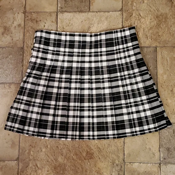 No Boundaries Pleated Plaid Mini Tennis Skirt with Side Zipper Black and  White